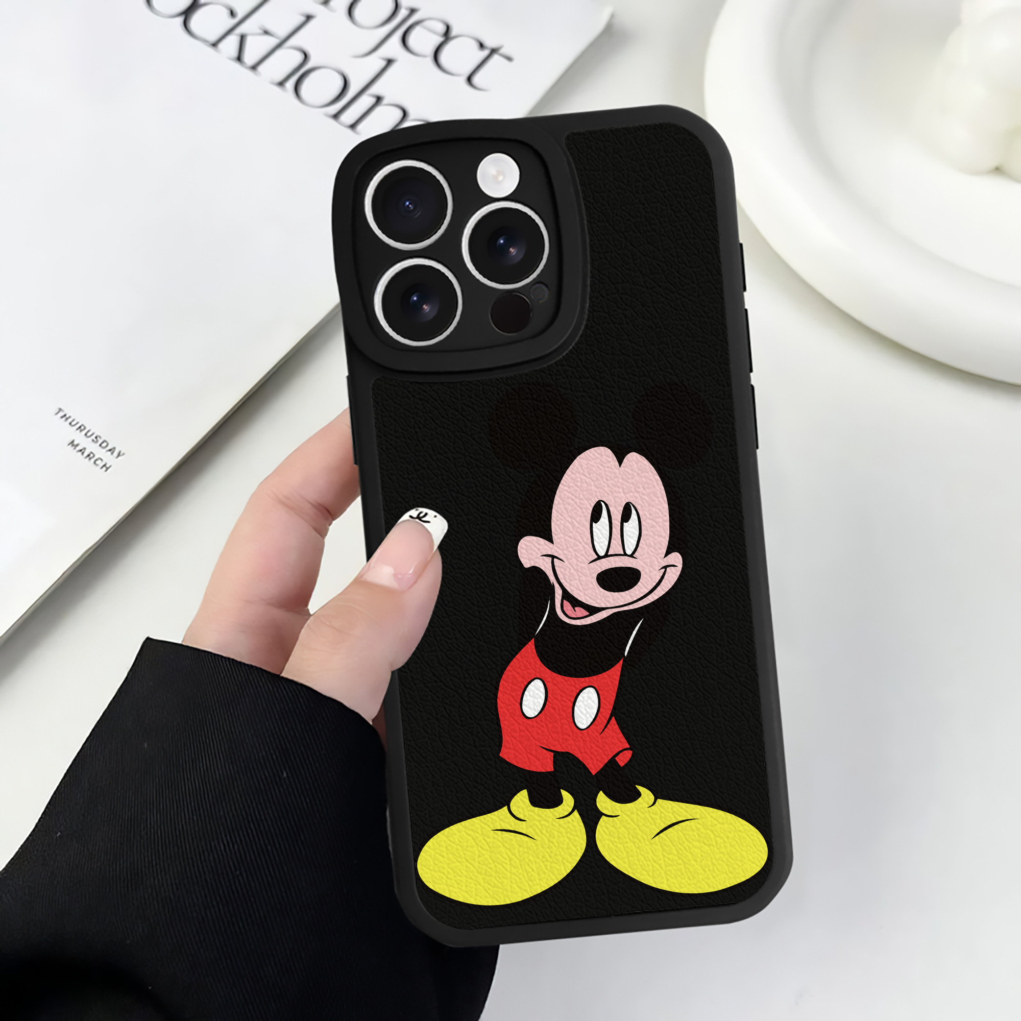 （画像用） ミッキーマウス Mickey Mouse 【iPhone 16シリーズ対応】シリコンスマホケース（レザー調） 材質：シリコン
